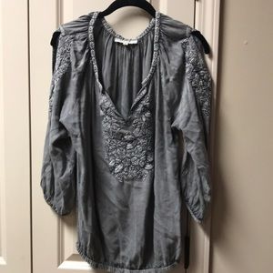 Women’s cold shoulder top